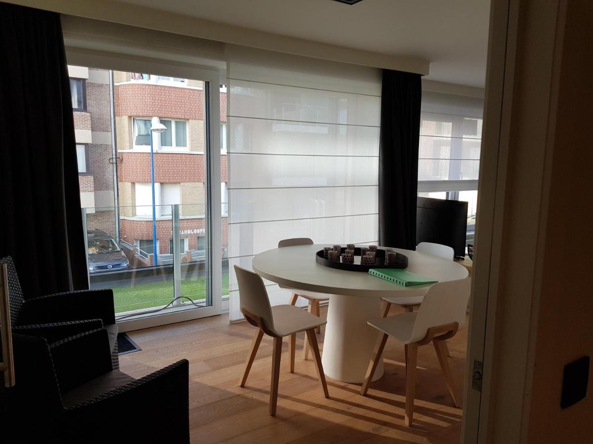 Koksijde Zeedijk La Digue 102 Appartement Met Garage - Lateraal Zeezicht Exterior photo